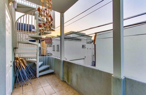 Mission Beach House | Surf Stars Combo Sleeps 10 - 12 with Huge Private Roof Top Deck - Save up to