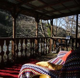 Lee Apartment | Surfers and walkers cosy camping cabin