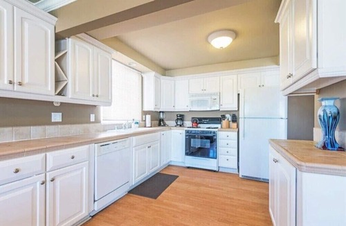 West Newport House | SurfView*7UnitsA/C*Park10Cars14Bikes4Washers7BBQs