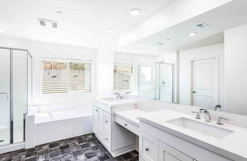 Jurupa Valley House | Sweeping Views on June Mountain Wy