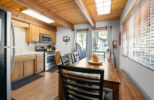Moonridge House | Switzerland - Close to Slopes & Zoo, Fireplace, Deck, Barbecue