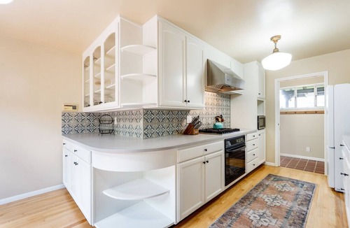 Hatton Fields House | Sycamore Place - Carmel House - Beach, Shops, Restaurants, Big Sur (plus pool table and hot tub!)
