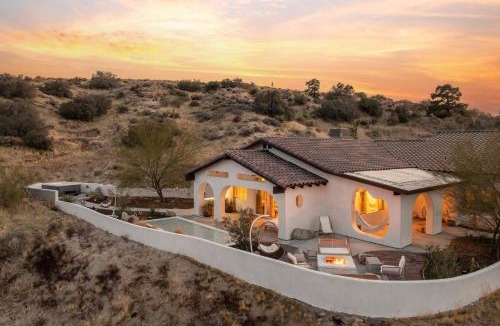 Yucca Valley House | Taj Sahara By The Cohost Company