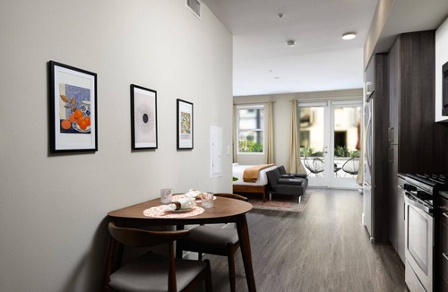 Orange Apartment | Tangerine Terrace - 10 min to Disney & Angel Stadium