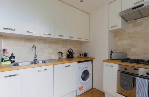 Canonbury Apartment | Tasteful 1BD Flat in De Beauvoir Town