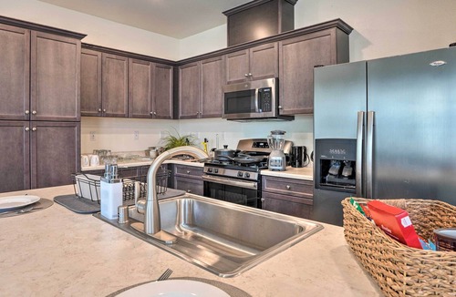 Menifee House | Tasteful Menifee Home: Patio, By Theme Parks!