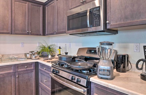 Menifee House | Tasteful Menifee Home: Patio, By Theme Parks!