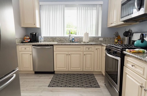 NoHo Arts District House | TASTEFULLY RENOVATED 4BR HOME with PRIVATE PATIO in NoHo ARTS DISTRICT p13