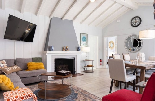 NoHo Arts District House | TASTEFULLY RENOVATED 4BR HOME with PRIVATE PATIO in NoHo ARTS DISTRICT p13