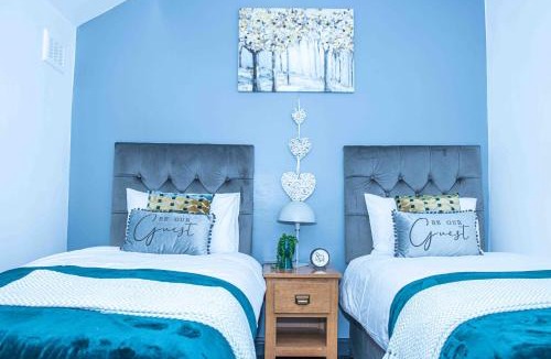 Dudley House | TD M-Gold Dudley Luxurious 3 Bedrooms House-PARKING-PERFECT FOR CONTRACTORS-FAMILIES-LONG & SHORT STAY
