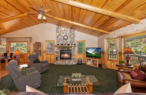 Eagle Mountain Estates House | Teakwood Cozy Wood Cabin with Fireplace