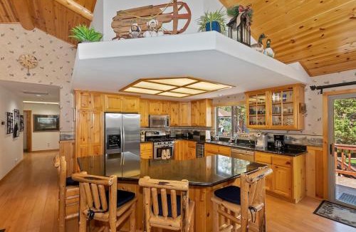 Eagle Mountain Estates House | Teakwood Cozy Wood Cabin with Fireplace