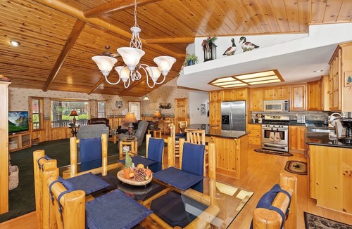 Eagle Mountain Estates Cabin | Teakwood Cozy Wood Cabin with Fireplace