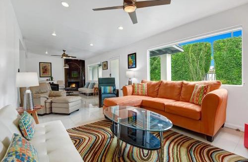 Sunrise Vista Chino House | Teal and Tangerine Retreat - Meredith Lodging
