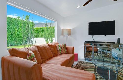 Sunrise Vista Chino House | Teal and Tangerine Retreat - Meredith Lodging