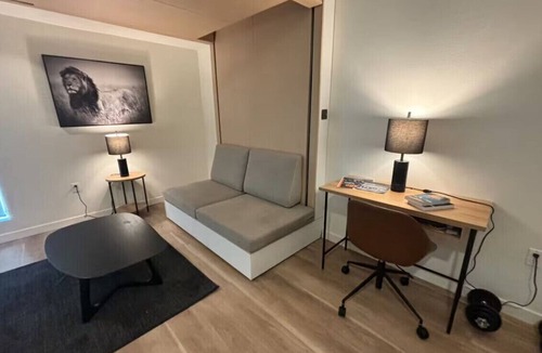 Hollywood Apartment | Terrific 1-bedroom apartment in Los Angeles with WiFi Selma 3