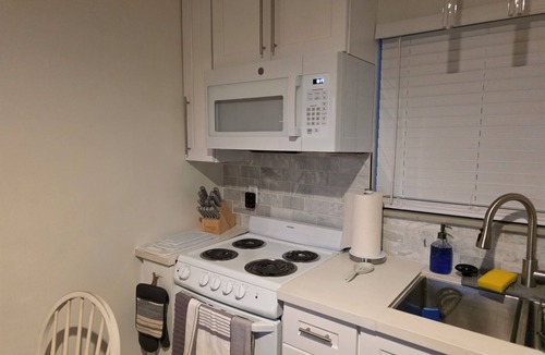 Thousand Oaks House | Terrific 2-bedroom house with AC in Thousand Oaks