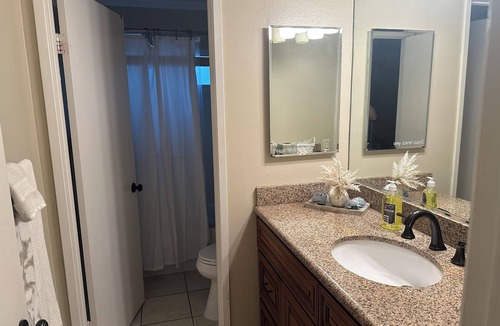 Walnut House | Terrific 4-bedroom house with AC in Walnut