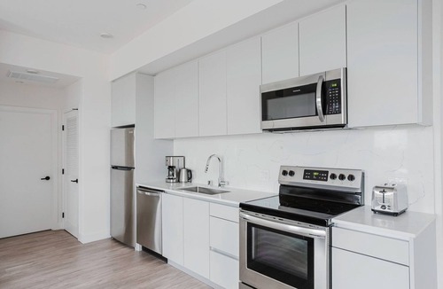 East Pasadena Apartment | Terrific Pasadena 1BR w/Gym & Elev, nr Dining & Movies, by Blueground
