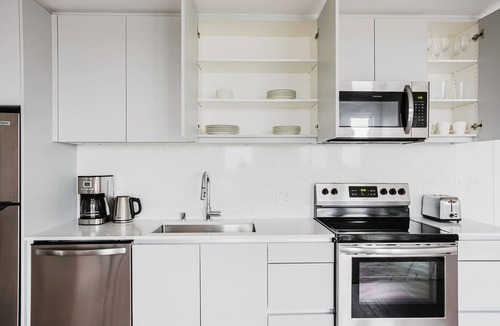 East Pasadena Apartment | Terrific Pasadena 1BR w/Gym & Elev, nr Dining & Movies, by Blueground