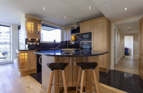 Sands End Apartment | Thames Point, Imperial Wharf