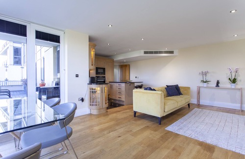 Sands End Apartment | Thames Point, Imperial Wharf