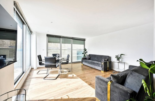 Stratford and New Town Apartment | That Cosy Stay - Exclusive Rooftop Apartment Stratford QB22