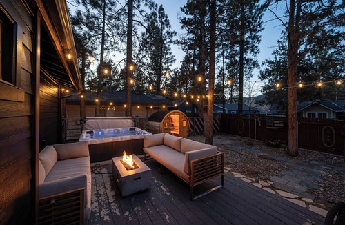 Big Bear City House | The Alpine Oasis: Sauna, Jacuzzi, Game Room!