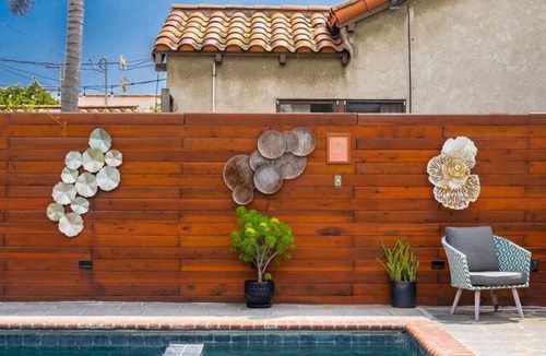 South Wrigley Apartment | The Art Studio with pool & hot tub