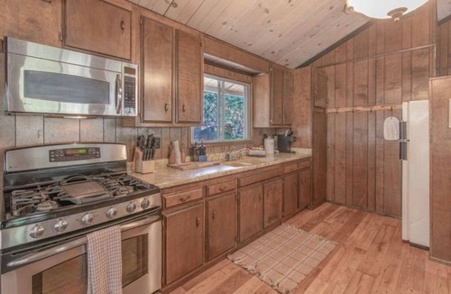 Big Bear Lake Cabin | The Avalon Retreat + Huge Yard + Patio/BBQ+Firepit