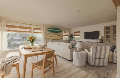 Pacific Beach House | The Beach House - Luxury Steps to Pacific Beach