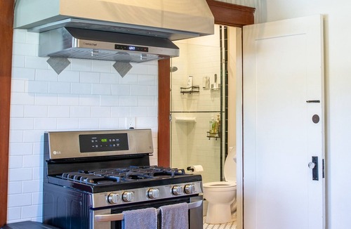 Southwest Anaheim House | The Best House. 1 mile to Disneyland with a pool, hot tub, and game room.