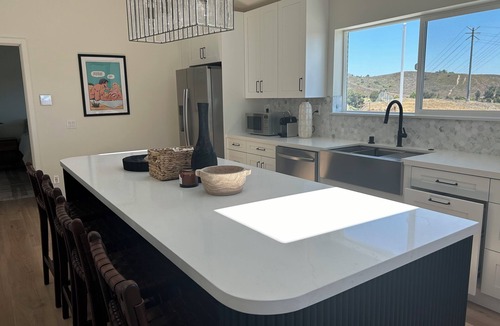Thousand Oaks Cottage | "The Best" Jacuzzi View Private Luxury Guest Cottage-Better than a Room or Suite