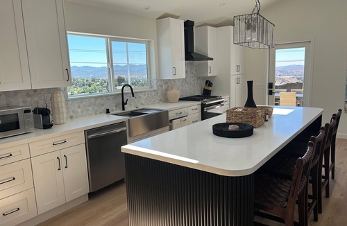 Thousand Oaks Cottage | "The Best" Jacuzzi View Private Luxury Guest Cottage-Better than a Room or Suite