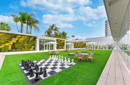 Beverly Hills Hotel | The Beverly Hilton