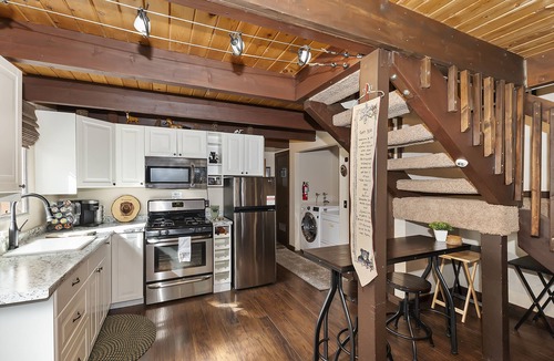 Woodlands Cabin | The Big Bear Den - Cozy cabin retreat with mountain views