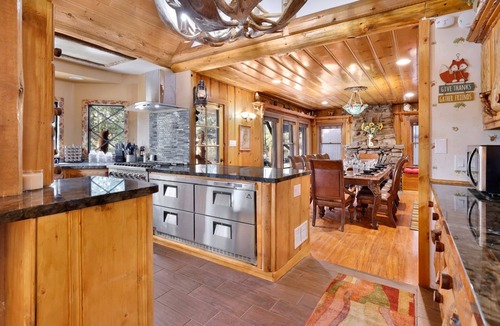 Big Bear Cabin | The Big Bear Fox Lodge - Indoor Pool, Hot Tub, Games & Family Retreat