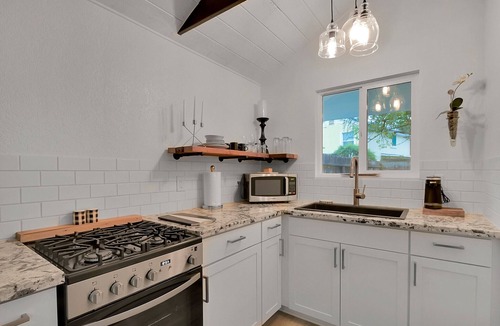 Yuba City House | The Black and White Bungalow is a freshly remodeled modern yet rustic studio.