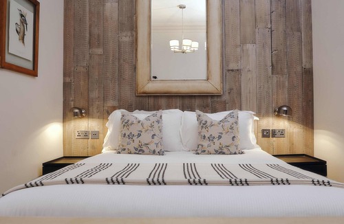 Kilburn Hotel | The Black Lion Pub & Boutique Guesthouse