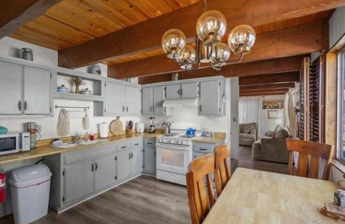 Peter Pan House | The BlueBird Retreat, Jacuzzi, BBQ