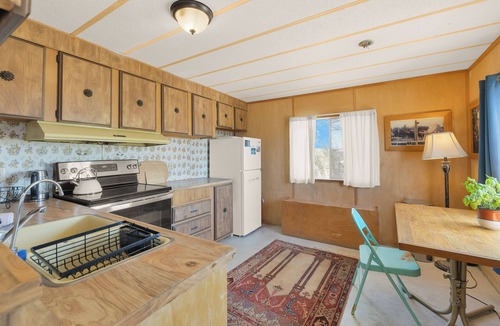 Bombay Beach House | The Bombay Beach Institute: Surreal 3BR Art House by the Salton Sea, WiFi & A/C
