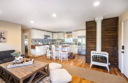 Thousand Oaks House | The B’s Hive Cottage