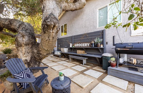 Thousand Oaks House | The B’s Hive Cottage