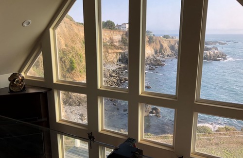 Shelter Cove Apartment | The Castle Inn of the Lost Coast King Suite