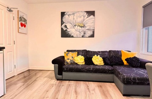 Blackpool Town Center Apartment | The Central Suite-4 Bedroom Apartment with Bathroom & 1 Ensuite Bedroom