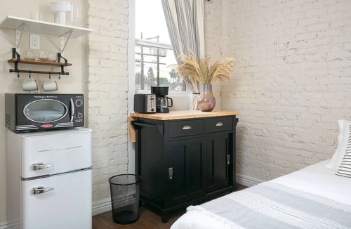 Westlake Apartment | The Chill Brick Studio – DTLA Vibes & 420 Friendly