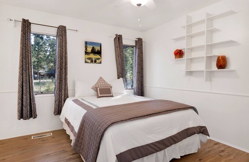Big Bear Hotel | The Cottage at Shay Meadows by Big Bear Vacations