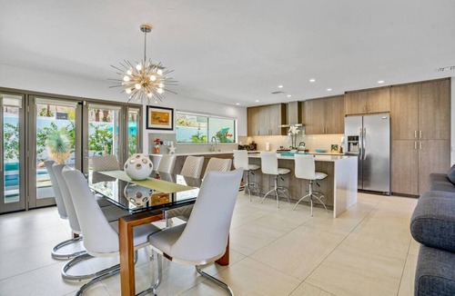 Historic Tennis Club House | The Cove: Heated Pool, BBQ, Walk To Downtown PS