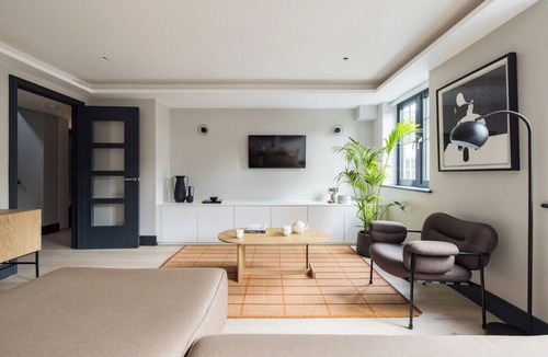 Royal Docks Apartment | The Covent Garden Maison — 4‑Bed Duplex Sleeps 8
