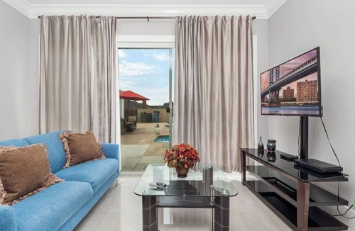 East Whittier House | The Cozy Back House